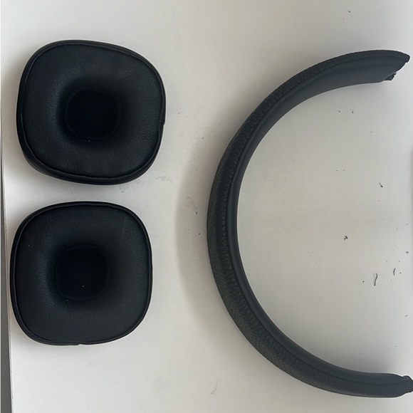 Marshall major 4 headphon ear cushion and head cover replacement in leather - Picture 1 of 2